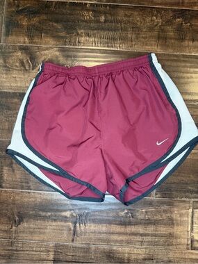 Nike Dri-FIT Tempo Running Shorts Maroon Burgundy White Women's Size Small Flaw